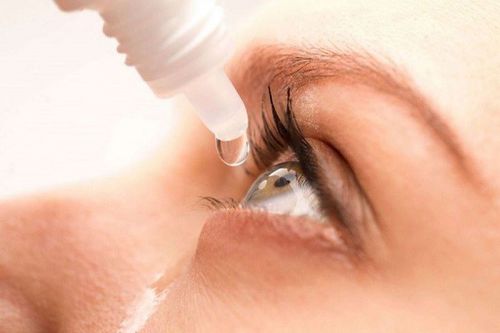 قطره توبرامایسین برای درمان عفونت های چشم مورد استفاده قرار می گیرد.