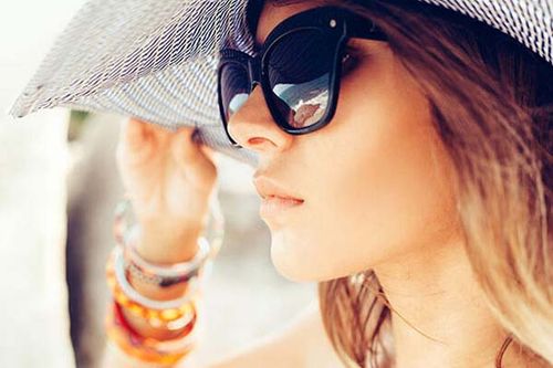 استفاده از عینک آفتابی تا مدت ها بعد از عمل لازک و لیزیک الزامی است.