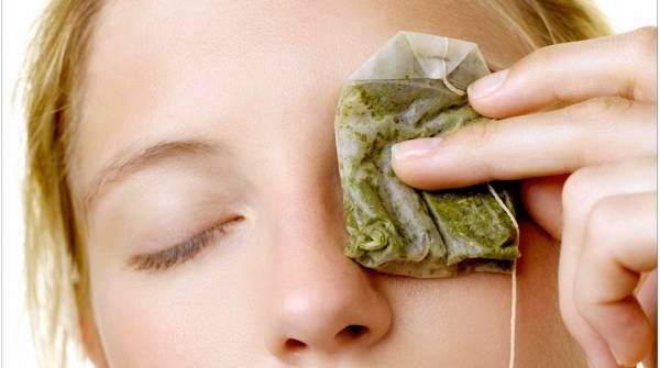 استفاده از چای سبز روشی موثر برای درمان چشم درد است.
