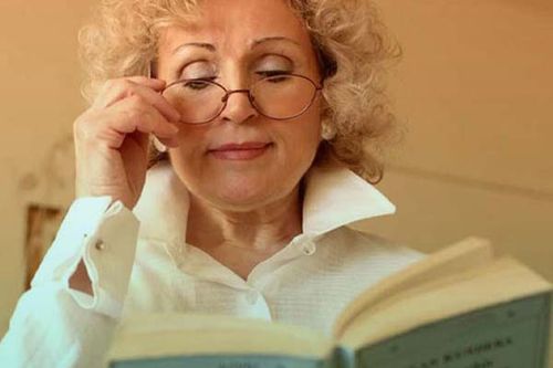 برای درمان پیر چشمی گزینه های مختلفی وجود دارد.