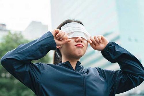 هوای آلوده بر بینایی و سلامت چشم ها اثر منفی می‌گذارد.