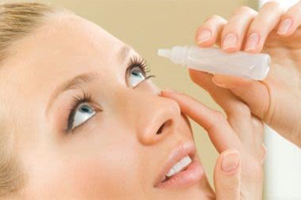 استفاده از قطره‌های چشمی از مراقبت‌های مهم پس از عمل لیزیک است.
