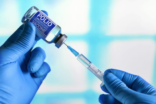 واکسن تزریقی فلج اطفال در تصویر نمایش داده شده است.