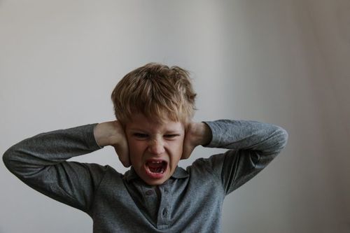عصبانیت ممکن است تأثیرات مختلفی بر رفتارها و احساسات کودکان داشته باشد.