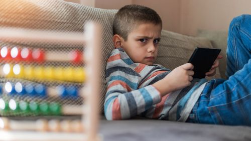 فعالیت‌ها و بازی‌ها می‌توانند نقش مهمی در کاهش عصبانیت کودکان ایفا کنند،