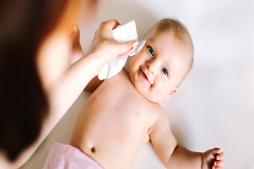 درمان بیماری عفونت چشم کودک نمایش داده شده است.