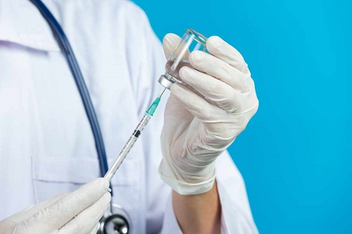 واکسن پنتاوالان در حال آماده سازی در تصویر نمایش داده شده است.
