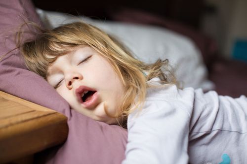 آپنه خواب یک اختلال خوابی است که در آن فرد به صورت مکرر و موقتی توقف نفس می‌کند یا تنفس آن به شدت کاهش می‌یابد،